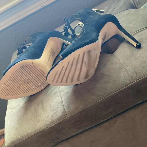BCBG heels - Picture 2 of 3